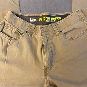 Men’s 32x30 worn once!! VERY stretchy!